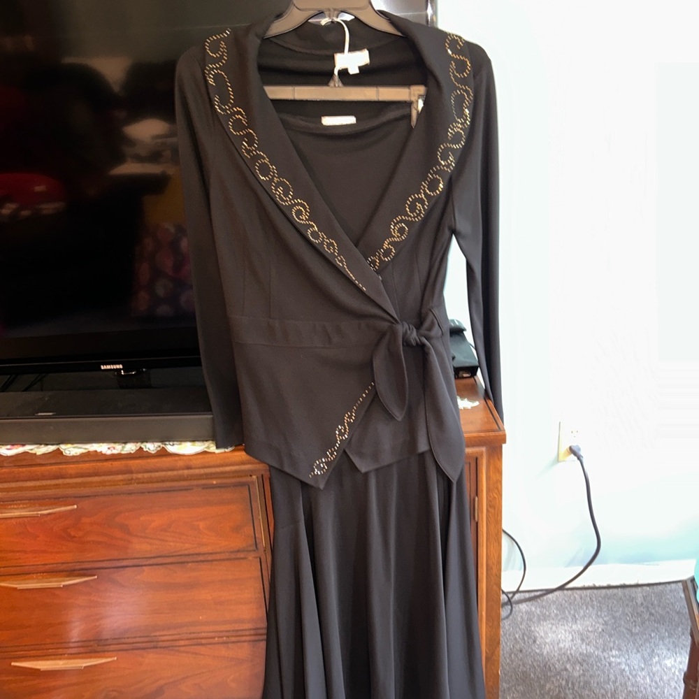 Alberto Makali-  S=14
Black Jacket w/Gold trim w/black long Skirt (Send Offer)